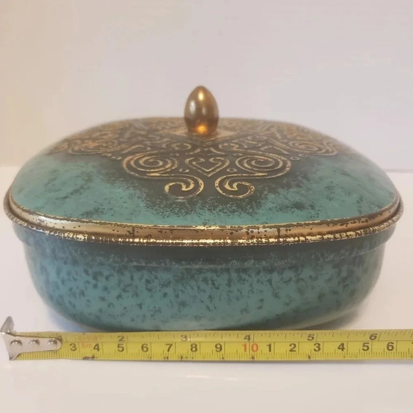 Vintage Filigree Green/Gold  Lidded Biscuit Tin . - Picture 8 of 8